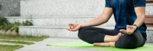 essential-oils-plus-yoga-meditation-is-the-best-choice
